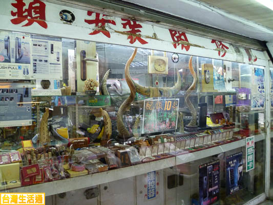 正時裝鎖刻印鐘錶店櫥窗1